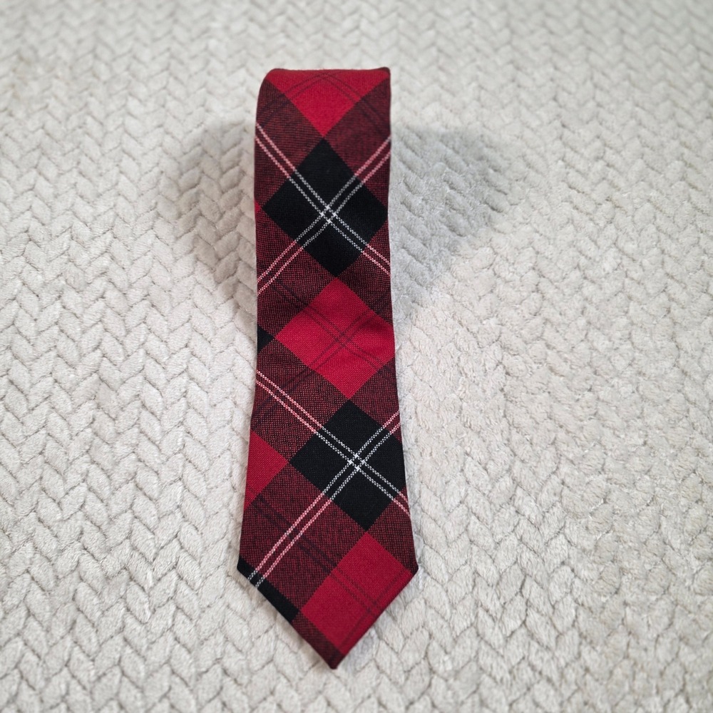 Ingles Buchan 100% Pure New Wool Tie‎ (3.375x57.5") Red Dominant Plaid